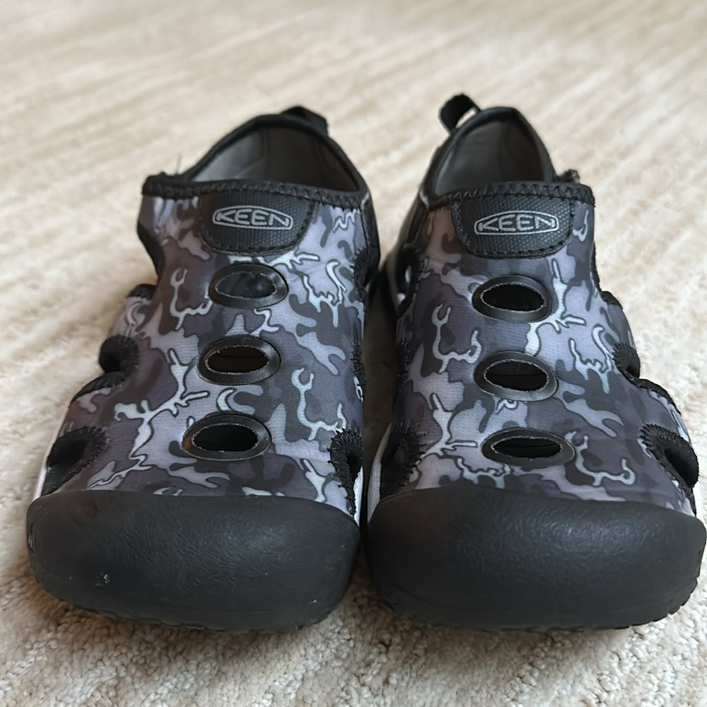 KEEN Stingray Water Shoes for Kids Black Camo Size 12 - Picture 10 of 16